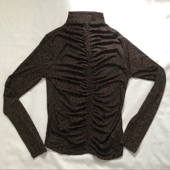 Dynamite woman’s rouched sheer leopard top size medium - Picture 13 of 14